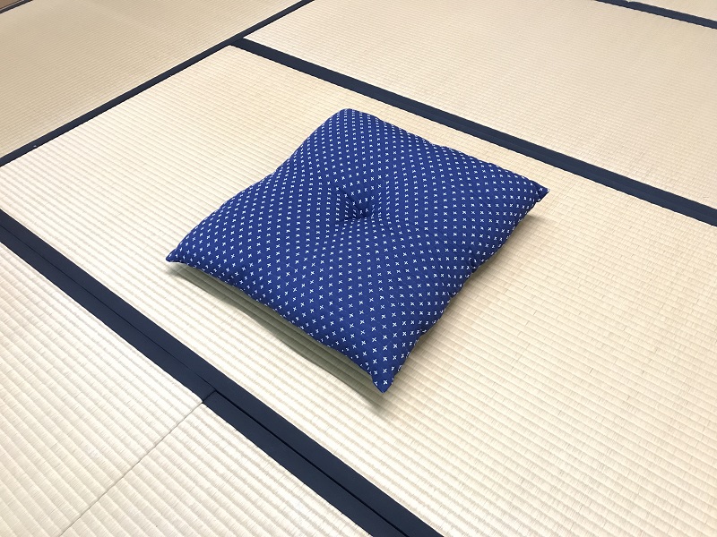 【未使用】座布団　青　房付　5枚セット 西村ジョイ アプリで注文取り置きサービス